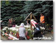 mormantul parintelui Arsenie Boca2b