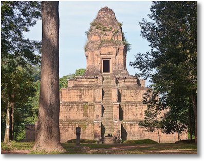 pyramid baksei-chamkrong cambodia